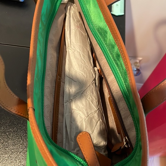 Michael Kors Kelley Green Purse. - Picture 7 of 7